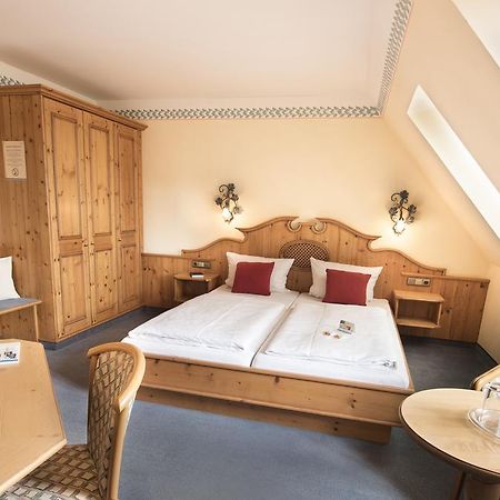 Akzent Hotel Krone Helmstadt エクステリア 写真