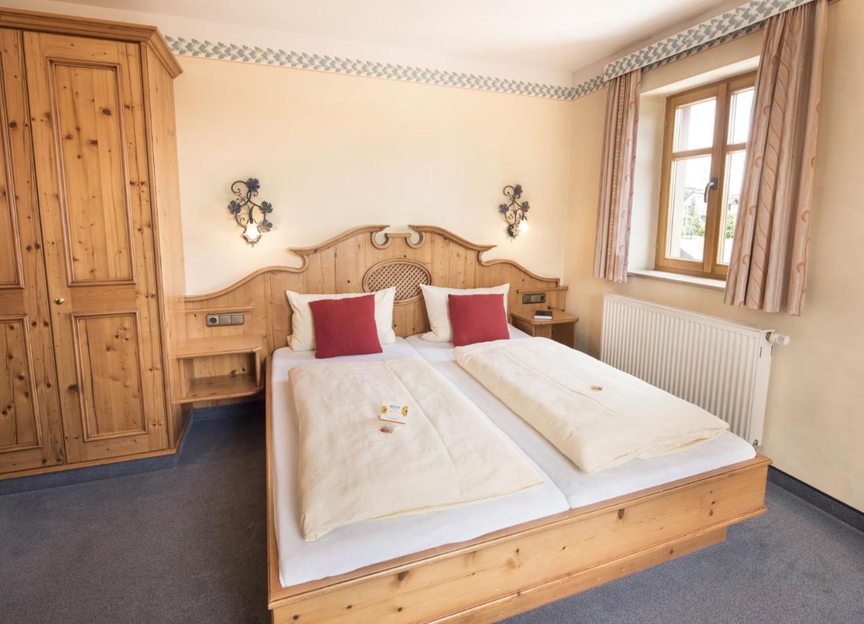 Akzent Hotel Krone Helmstadt エクステリア 写真