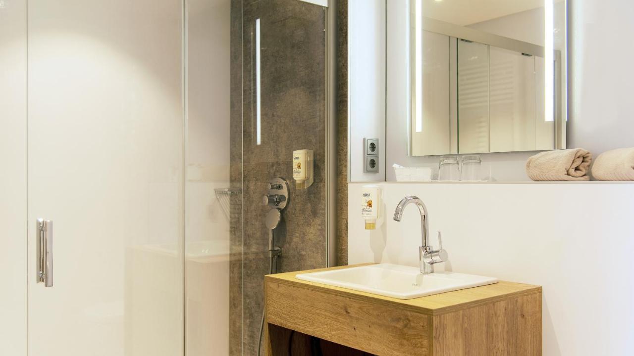 Akzent Hotel Krone Helmstadt エクステリア 写真