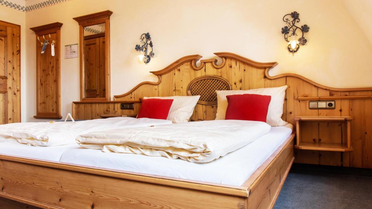 Akzent Hotel Krone Helmstadt エクステリア 写真