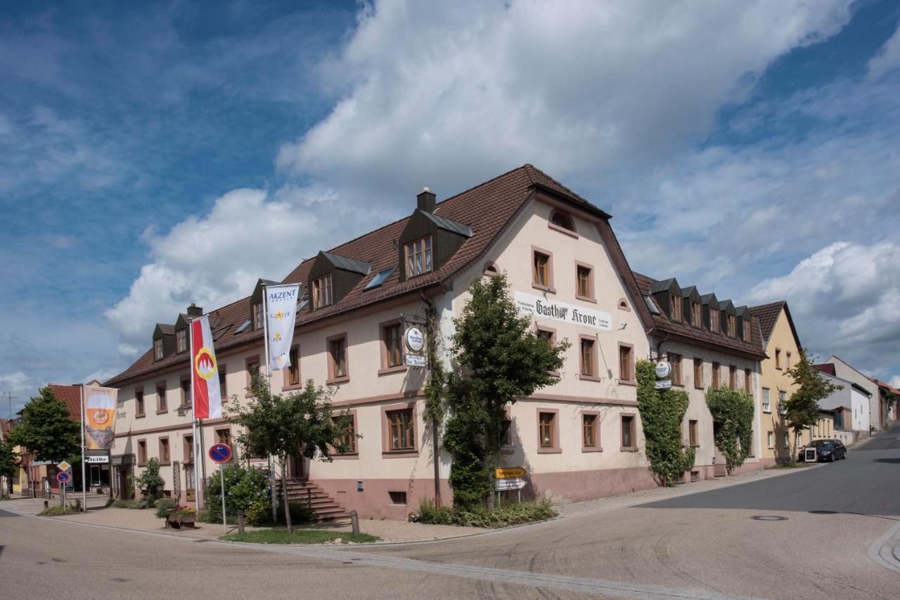 Akzent Hotel Krone Helmstadt エクステリア 写真
