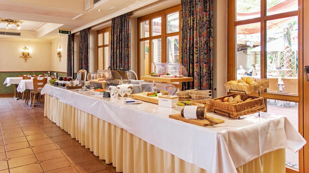 Akzent Hotel Krone Helmstadt エクステリア 写真