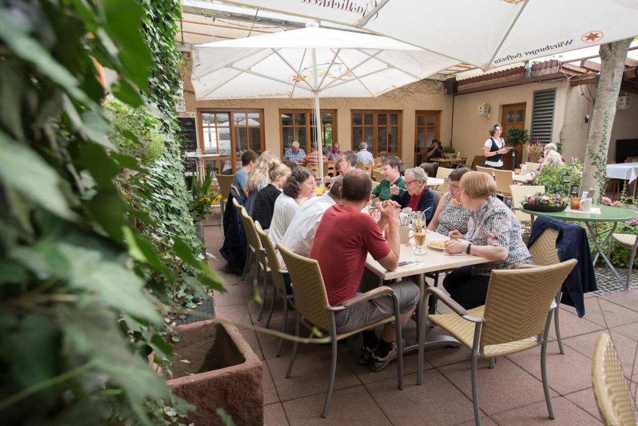 Akzent Hotel Krone Helmstadt エクステリア 写真