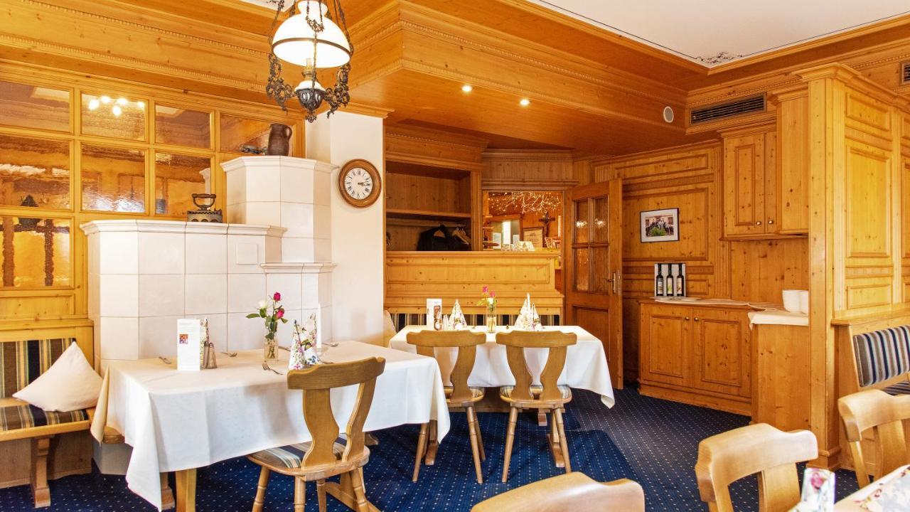 Akzent Hotel Krone Helmstadt エクステリア 写真