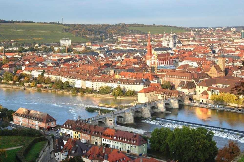 Akzent Hotel Krone Helmstadt エクステリア 写真