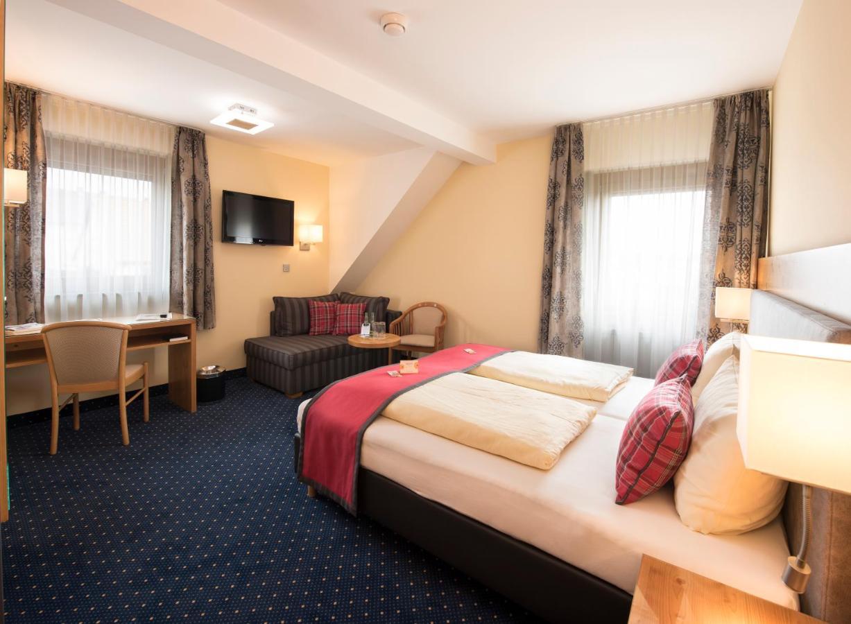 Akzent Hotel Krone Helmstadt エクステリア 写真