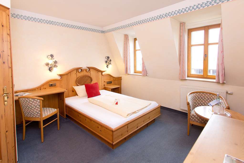 Akzent Hotel Krone Helmstadt エクステリア 写真