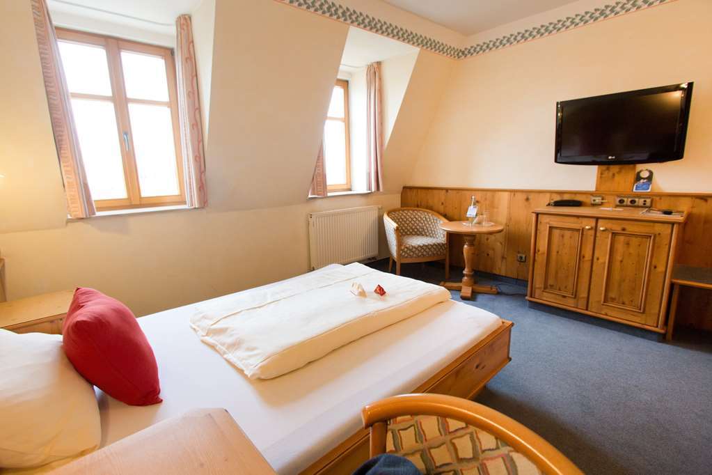 Akzent Hotel Krone Helmstadt エクステリア 写真