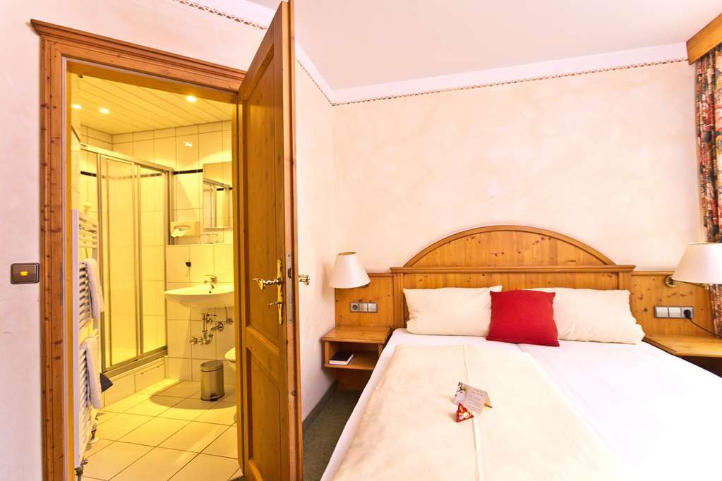 Akzent Hotel Krone Helmstadt エクステリア 写真