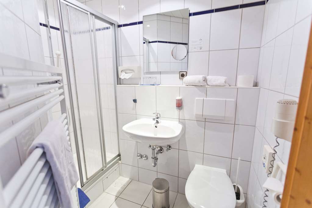 Akzent Hotel Krone Helmstadt エクステリア 写真