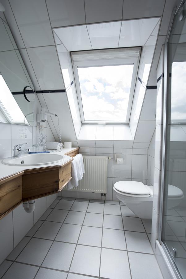 Akzent Hotel Krone Helmstadt エクステリア 写真