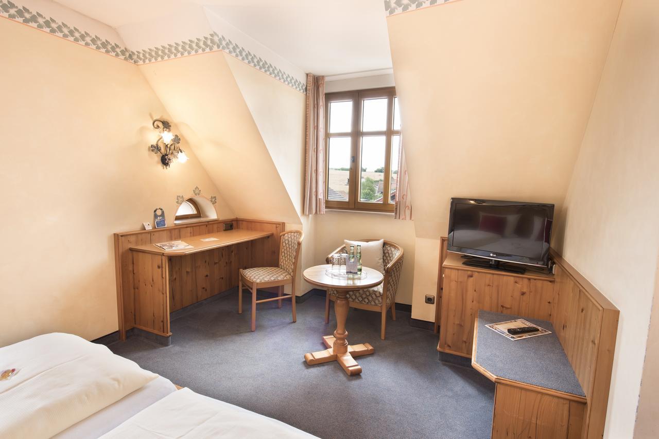 Akzent Hotel Krone Helmstadt エクステリア 写真