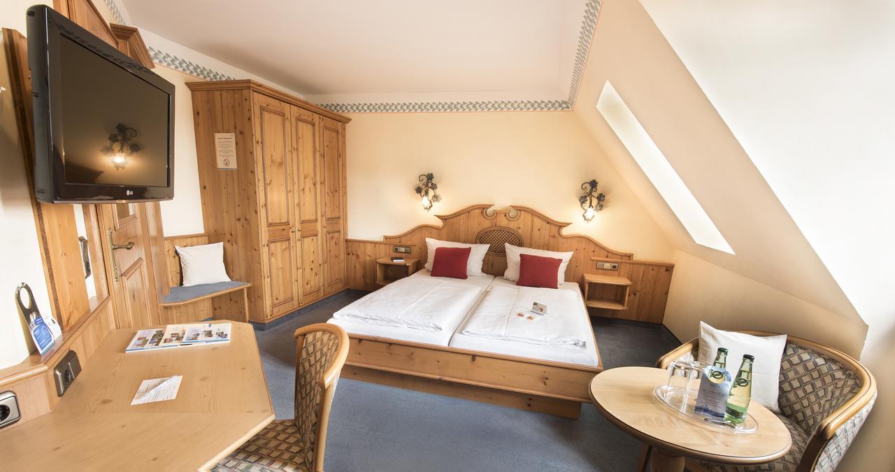Akzent Hotel Krone Helmstadt エクステリア 写真