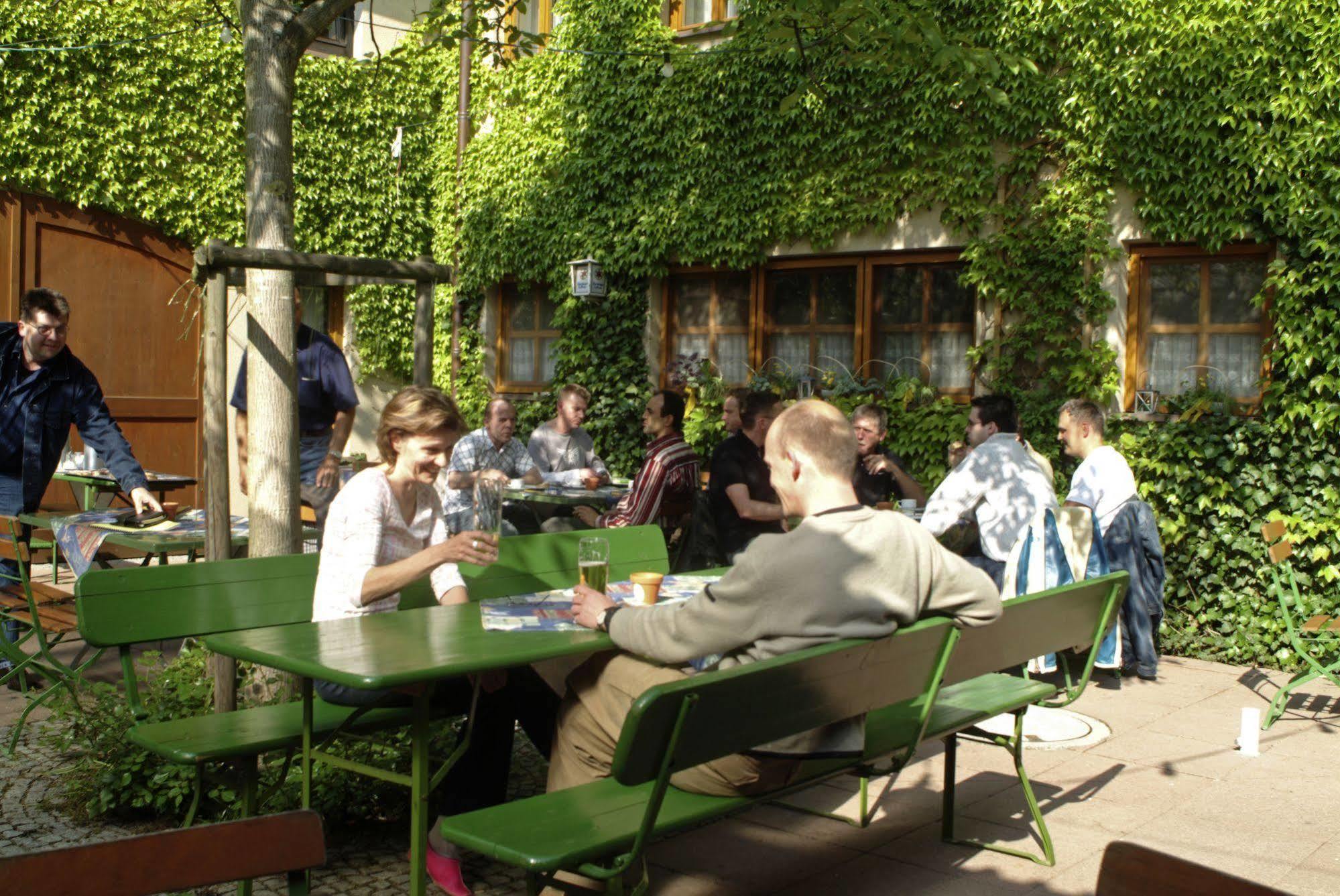 Akzent Hotel Krone Helmstadt エクステリア 写真