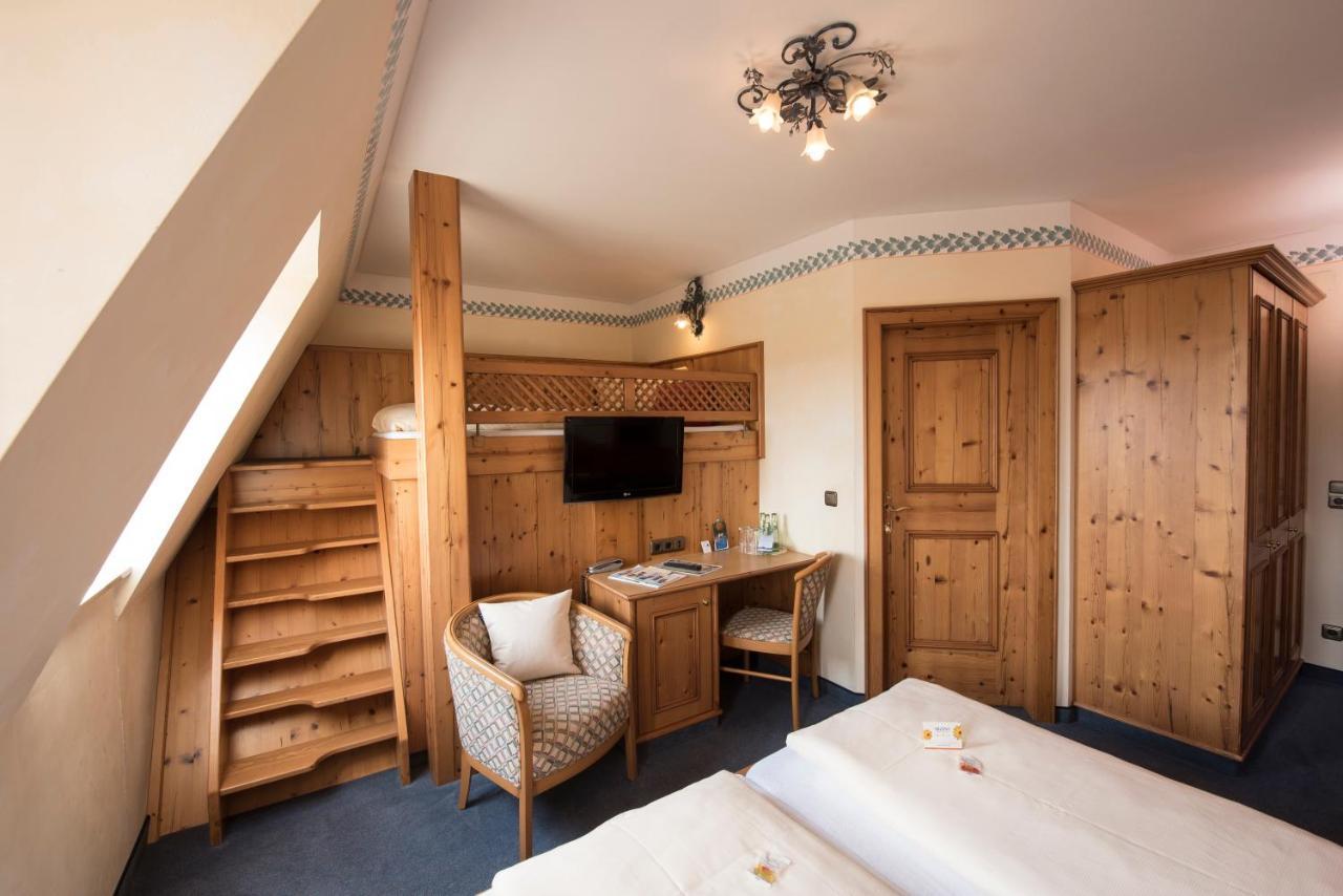 Akzent Hotel Krone Helmstadt エクステリア 写真