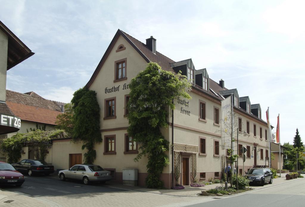 Akzent Hotel Krone Helmstadt エクステリア 写真